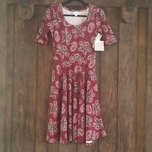 LULAROE DRESS NICOLE NWT SMALL BURGUNDY FLORAL
